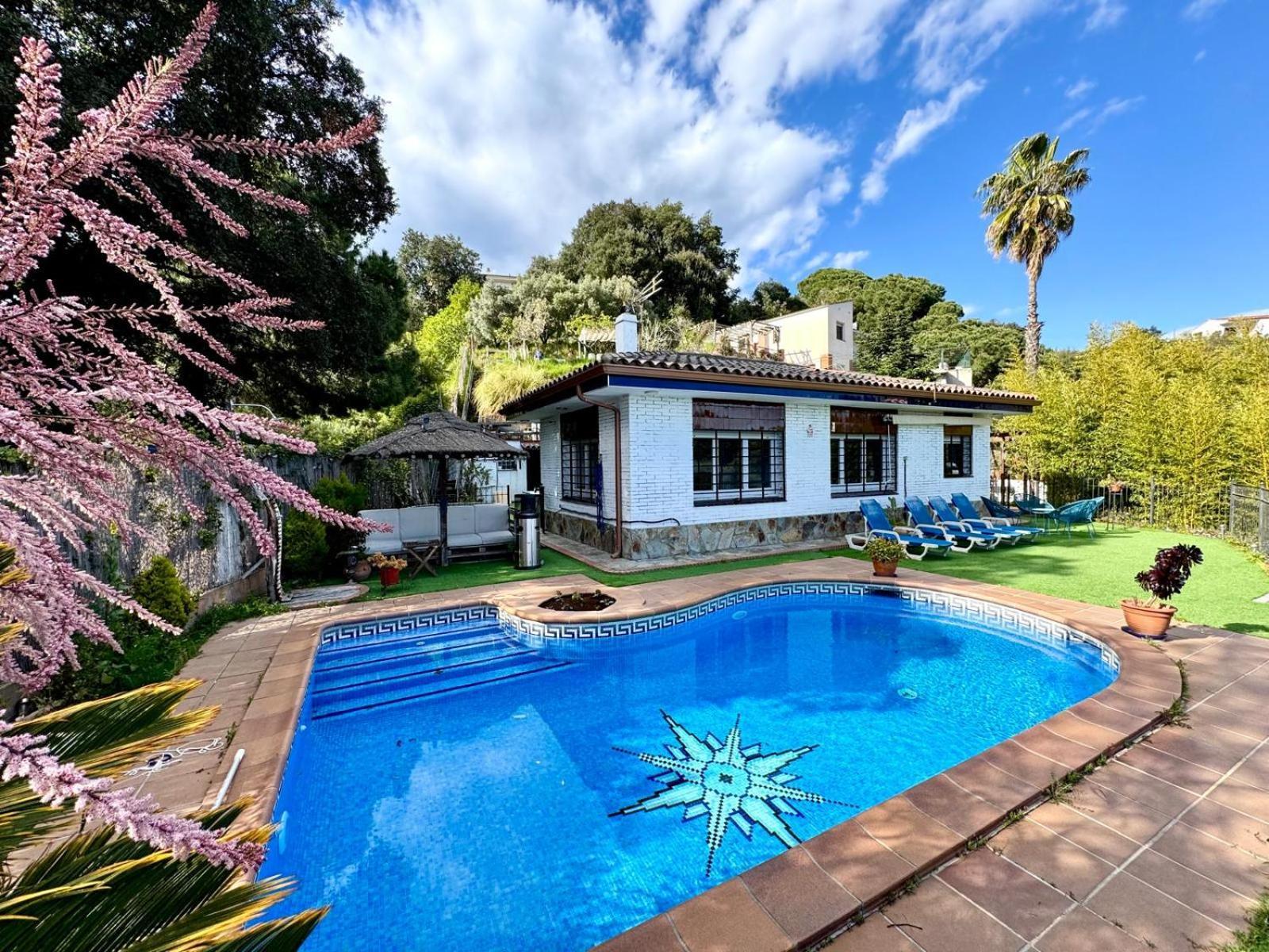 Sant Cebrià de Vallalta Casa Paraiso Piscina Tranquilidad מראה חיצוני תמונה
